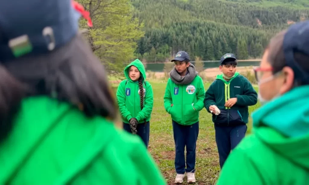 Más de 50 estudiantes celebraron Día del Forjador Ambiental en la Reserva Nacional Coyhaique