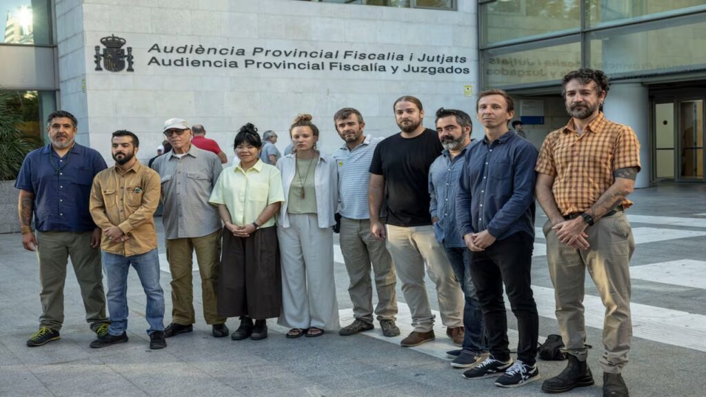 Once activistas de Greenpeace absueltos por la protesta de Sagunto contra el gas