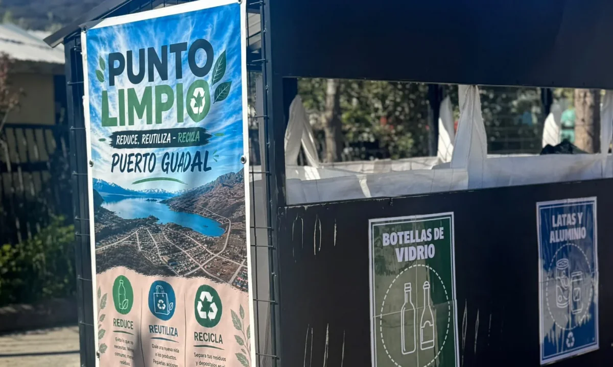 Puerto Guadal avanza en reciclaje con nuevos puntos limpio y prensa compactadora