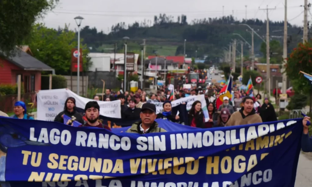 Vecinos y organizaciones se movilizan en Futrono por la defensa del lago Ranco