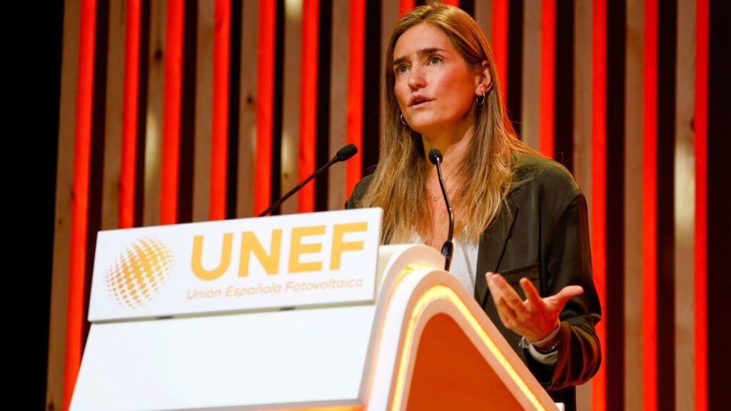 XIII Foro Solar: Aagesen y Corredor, ante el reto de integrar más energía solar y baterías hasta 2030